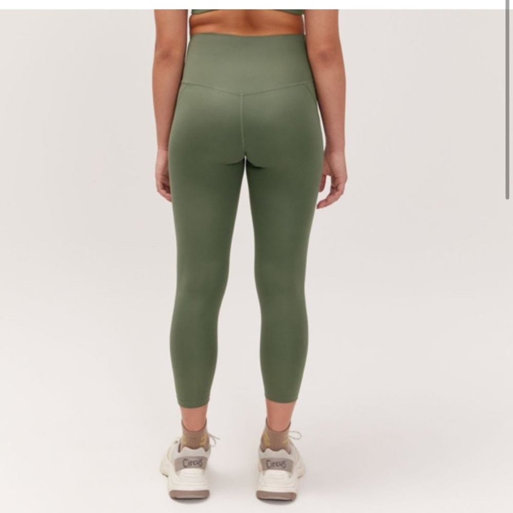 Girlfriend Collective High-Rise Pocket Legging in Thyme - olive Limited Color - Picture 3 of 11